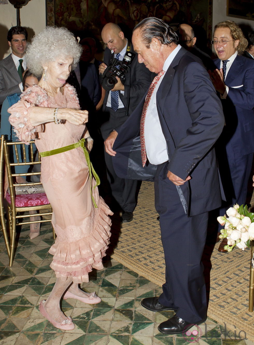 Cayetana de Alba bailando con Curro Romero