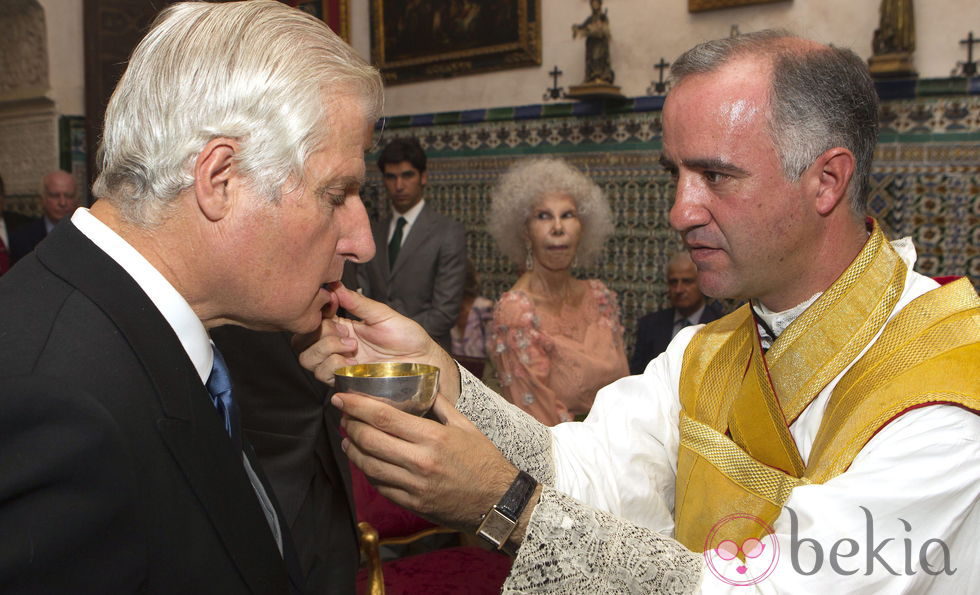 Carlos Fitz James Stuart en la ceremonia religiosa del enlace entre la Duquesa de Alba y Alfonso Díez