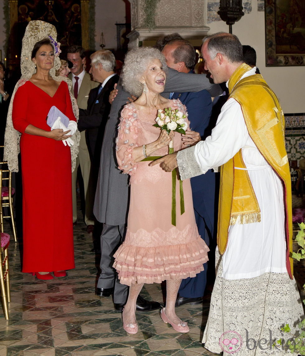 Cayetana de Alba , feliz en la ceremonia religiosa de su enlace con Alfonso Díez