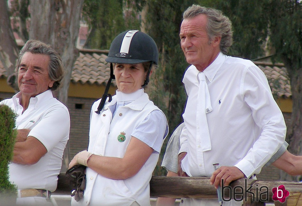 La Infanta Elena y Luis Astolfi en el Real Club Pineda de Sevilla