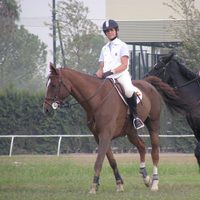 La Infanta Elena y Victoria de Marichalar cabalgando en el Real Club Pineda de Sevilla