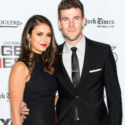 Nina Dobrev y Austin Stowell juntos en la presentación de 'Bridge of Spies'