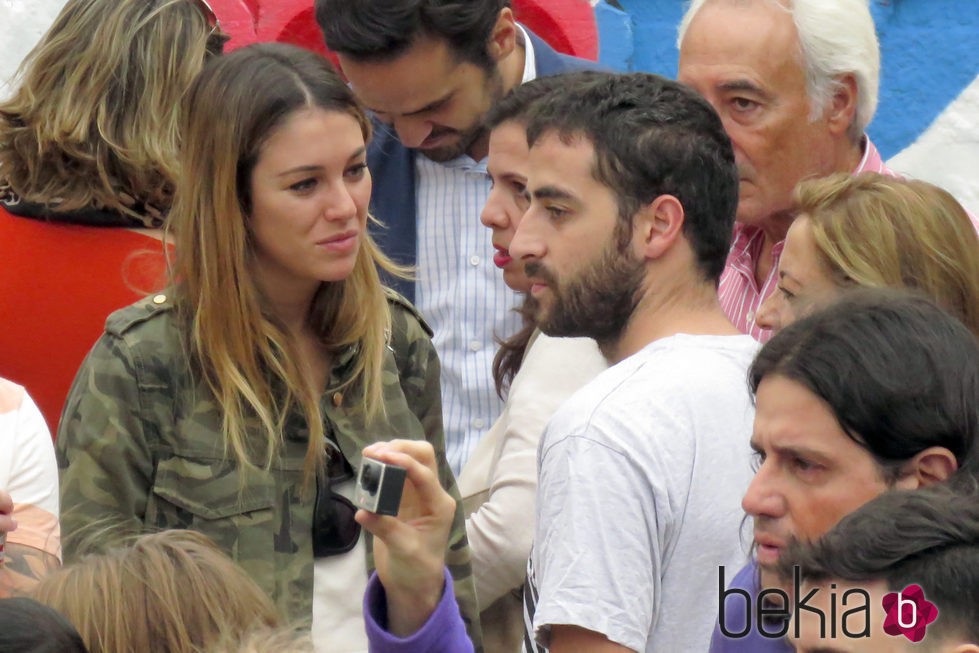 Blanca Suárez con sus amigos en La Latina