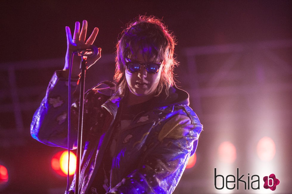 Julian Casablancas durante la actuación de The Strokes en el Landmark Music Festival 2015