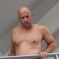 Vin Diesel luciendo enorme barriga