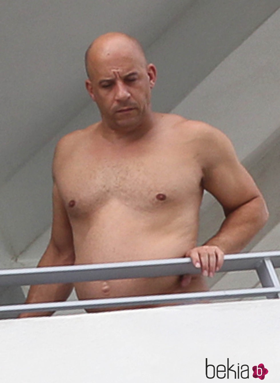 Vin Diesel luciendo enorme barriga