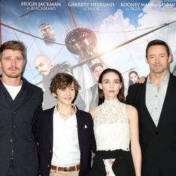 El elenco de 'Pan' en el estreno de la película