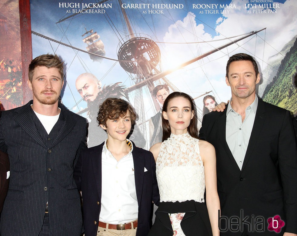 El elenco de 'Pan' en el estreno de la película