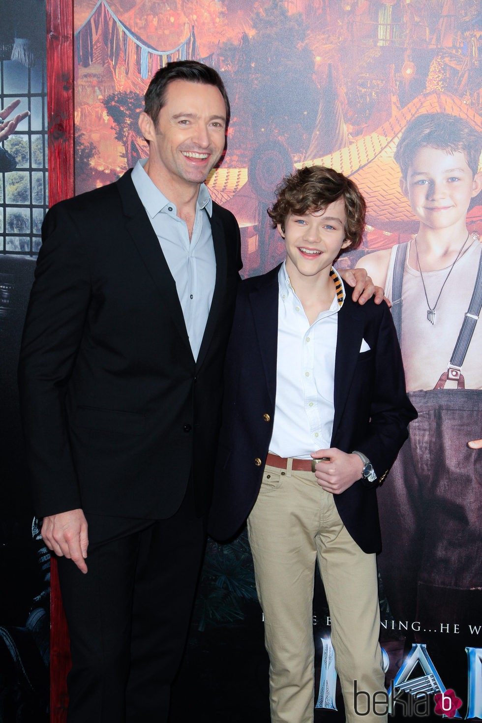 Hugh Jackman y Levi Miller en el estreno de 'Pan'