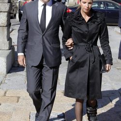 Luis Alfonso de Borbón y Margarita Vargas en el funeral del Duque de Calabria