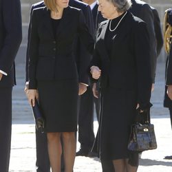 La Reina Letizia con Ana de Orleans en el funeral del Duque de Calabria