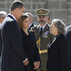 Los Reyes Felipe y Letizia con Ana de Orleans en el funeral del Duque de Calabria