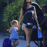 Penelope Disick con su madre Kourtney Kardashian