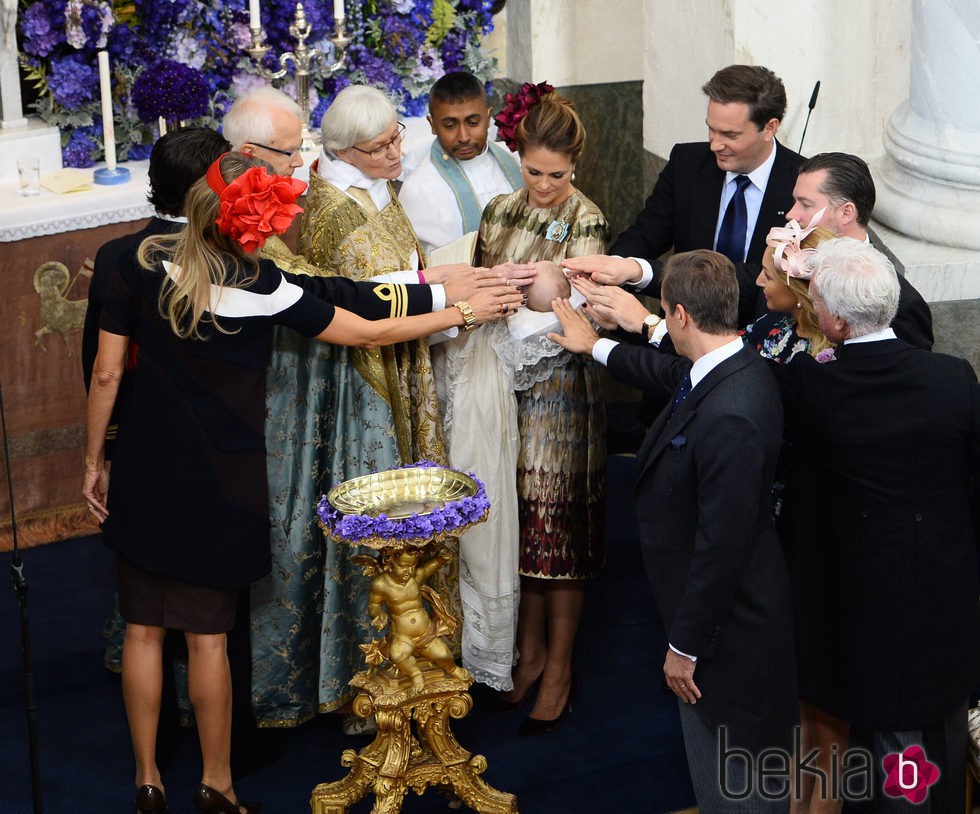 Natascha Aspenberg y el Príncipe Carlos Felipe en pleno bautizo de Nicolás de Suecia