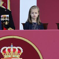 La Princesa Leonor y la Infanta Sofía, serias en el Día de la Hispanidad 2015