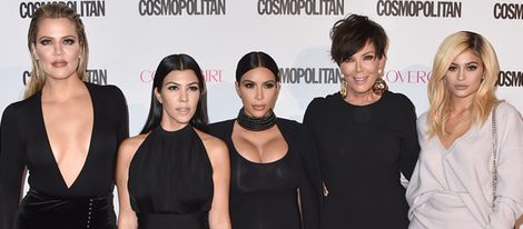 Kris, Kourtney, Kim, Khloe y Kendall en la fiesta 50 aniversario de Cosmopolitan