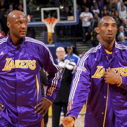 Lamar Odom y Kobe Bryant juntos antes de un encuentro con los Lakers