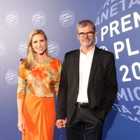 Judit Mascó y Eduardo Vicente en la entrega del Premio Planeta 2015