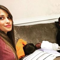 Leo Messi y Antonella Roccuzzo con sus hijos Thiago y Mateo durmiendo