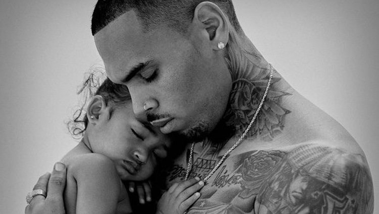 Chris Brown y su hija Royalty protagonistas de la portada de su nuevo álbum