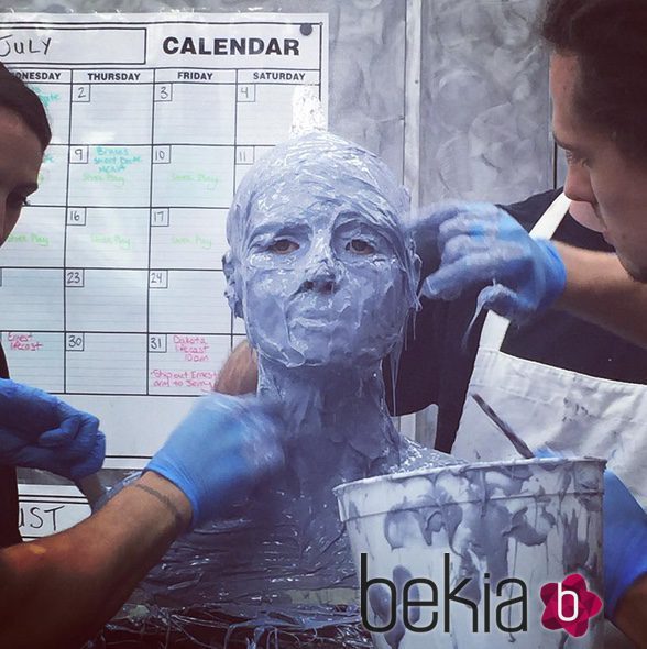 Heidi Klum preparando su disfraz para Halloween 2015