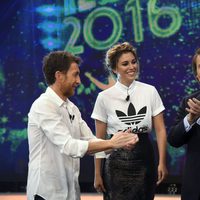 Blanca Suárez y Raphael con Pablo Motos en 'El Hormiguero' presentando 'Mi Gran Noche'