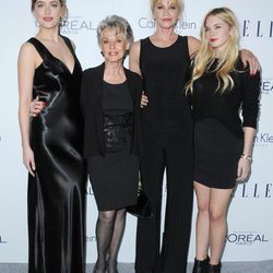 Melanie Griffith, Tippi Hedren, Dakota Johnson y Stella del Carmen en los premios ELLE