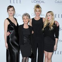 Melanie Griffith, Tippi Hedren, Dakota Johnson y Stella del Carmen en los premios ELLE