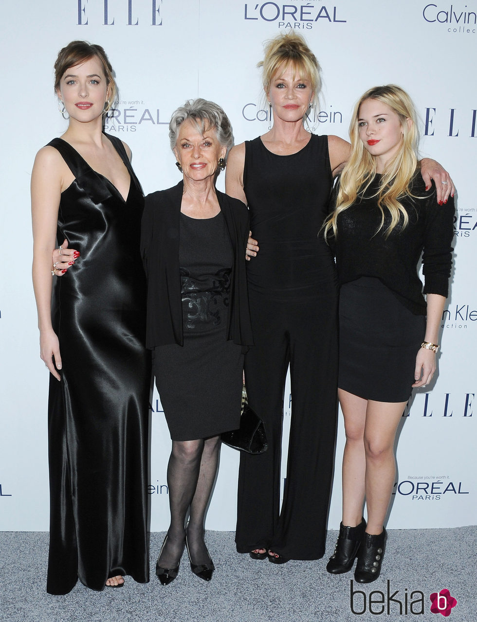 Melanie Griffith, Tippi Hedren, Dakota Johnson y Stella del Carmen en los premios ELLE