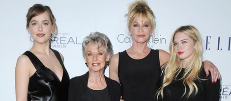 Melanie Griffith, Tippi Hedren, Dakota Johnson y Stella del Carmen en los premios ELLE