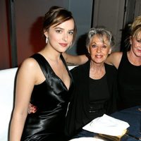 Melanie Griffith, Tippi Hedren, Dakota Johnson y Stella del Carmen en la cena de los premios ELLE