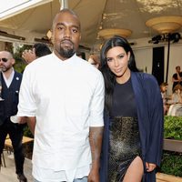 Kim Kardashian y Kanye West en un evento de la publicación Vogue