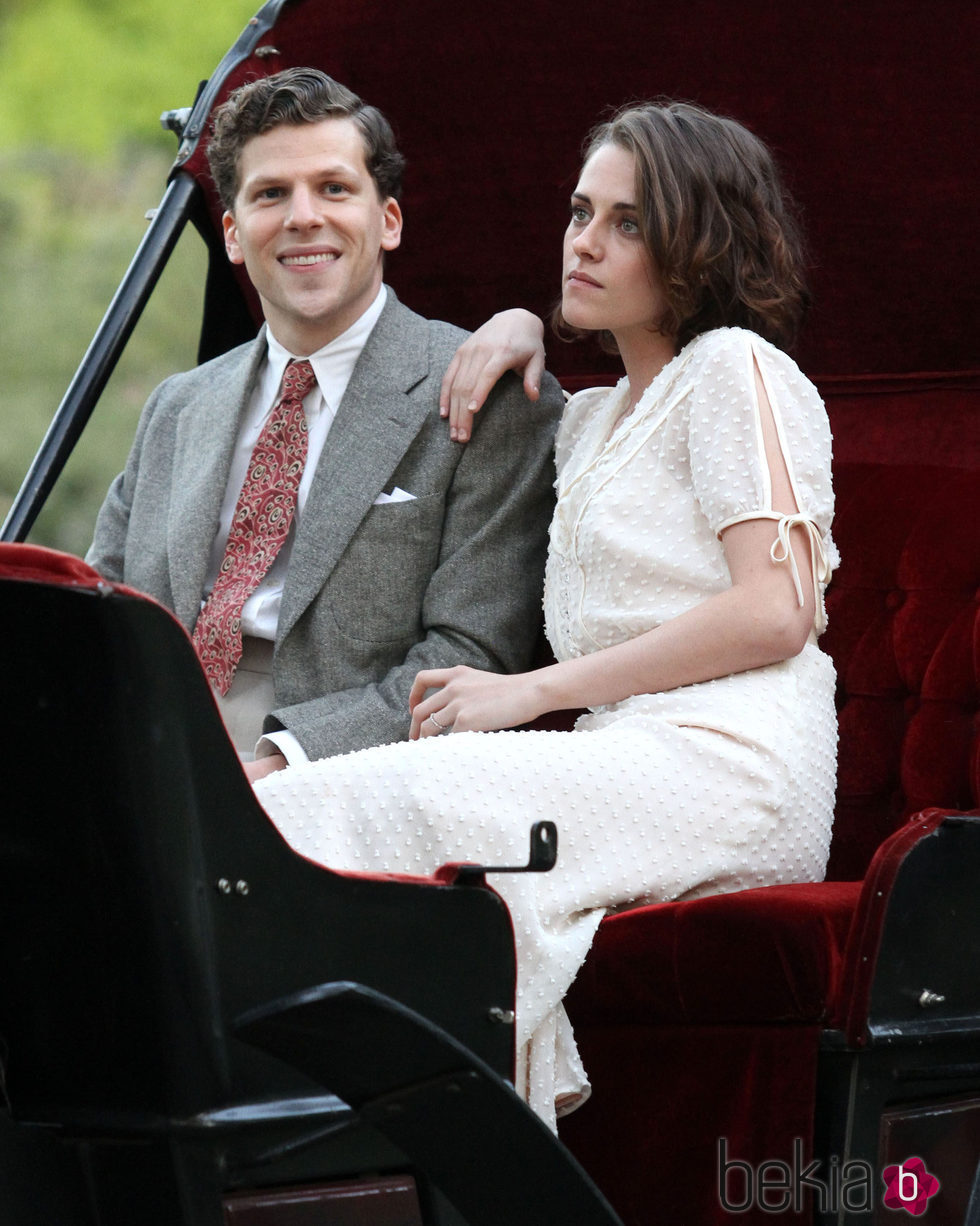 Kristen Stewart y Jesse Eisenberg en el rodaje de su nueva película