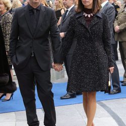 Maribel Verdú y Pedro Larrañaga en la entrega de los Premios Princesa de Asturias 2015