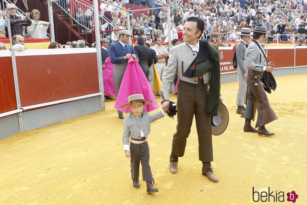 José Ortega Cano con su hijo José María en su vuelta a los ruedos