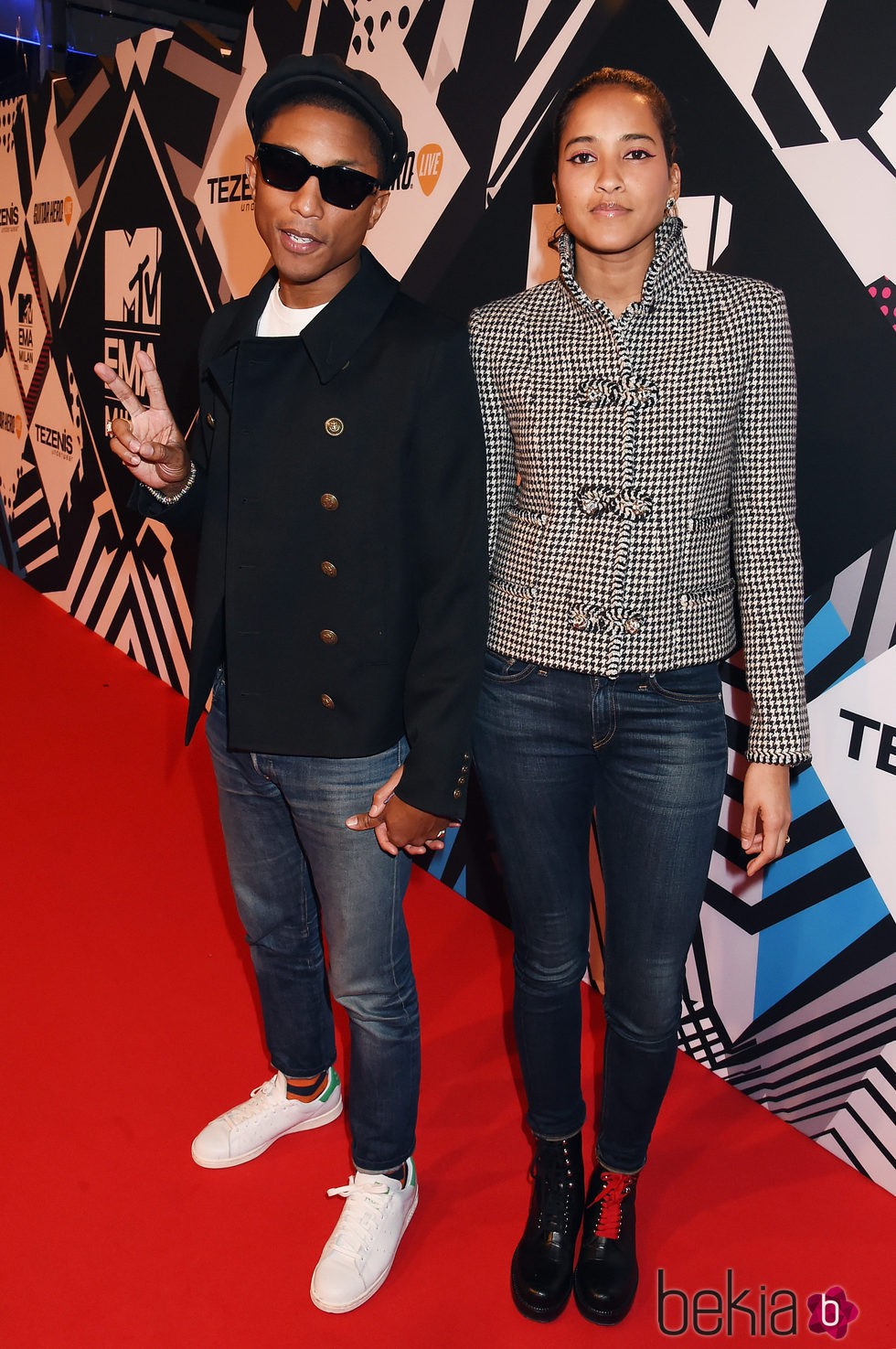 Pharrell Williams y Helen Lasichanh en los MTV EMA 2015