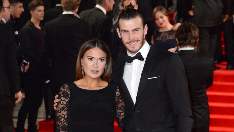 Gareth Bale y Emma Rhys-Jones en el estreno de 'Spectre'