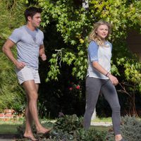 Zac Efron y Chloe Moretz en el rodaje de 'Malditos Vecinos 2'