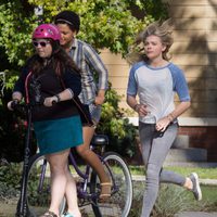 Chloe Moretz corriendo en el rodaje de 'Malditos Vecinos 2'