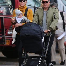 Liv Tyler y David Gardner, de paseo con su hijo Sailor