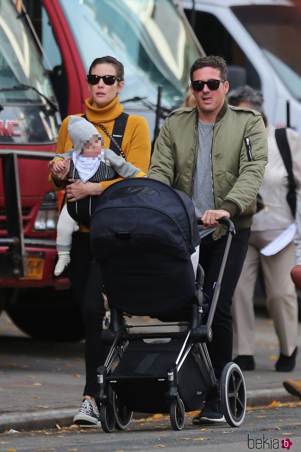 Liv Tyler y David Gardner, de paseo con su hijo Sailor