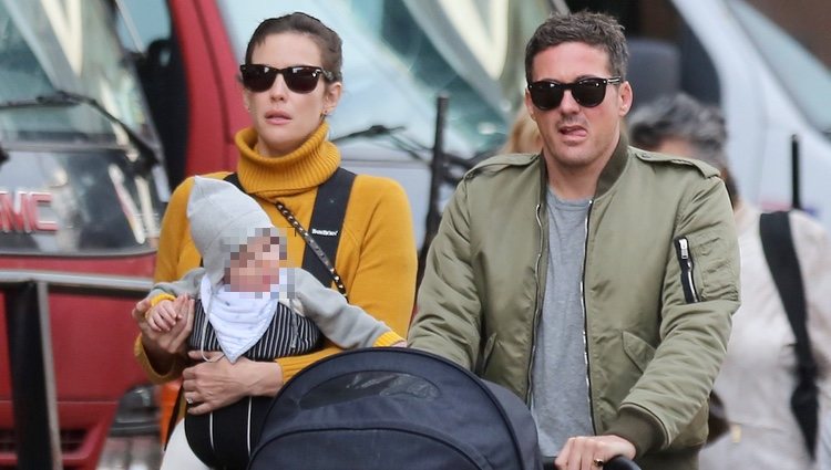 Liv Tyler y David Gardner, de paseo con su hijo Sailor