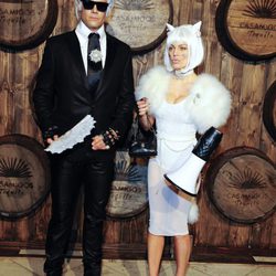 Fergie y Josh Duhamel disfrazados en la fiesta de Casamigos Tequila de Halloween 2015