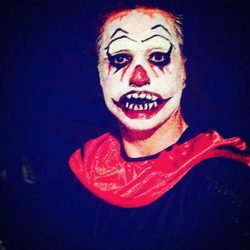 David Bustamante disfrazado de payaso diabólico para celebrar Halloween 2015