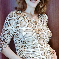 Beatriz Trapote luce su avanzado embarazo con un vestido animal print