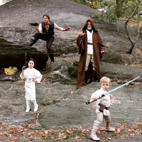 Neil Patrick Harris y David Burtka con sus hijos vestidos de 'Star Wars' por Halloween 2015