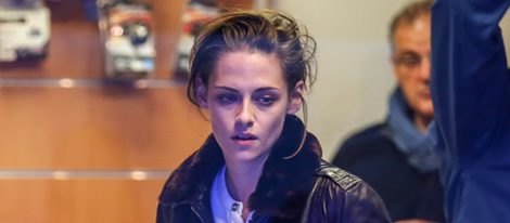 Kristen Stewart agotada en el rodaje de 'Personal Shopper' en París