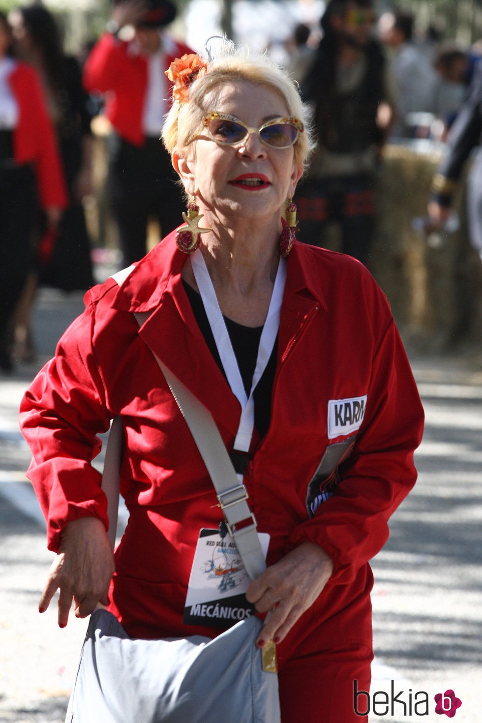 Karmele Marchante participando en los Autos Locos 2015