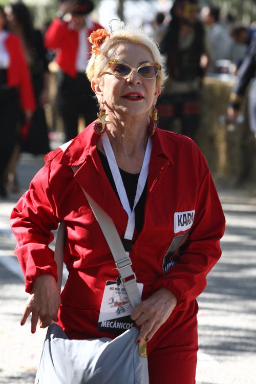 Karmele Marchante participando en los Autos Locos 2015