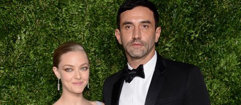 Amanda Seyfried y Ricardo Tisci en la entrega de los CFDA 2015/ Vogue Fashion Fund